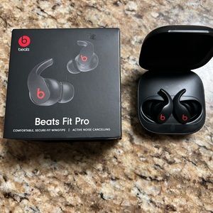USED Beats Fit Pro